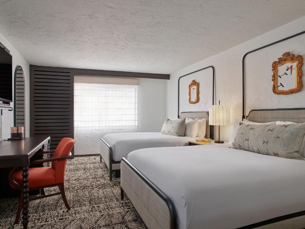 Standard Two Queen Beds interior